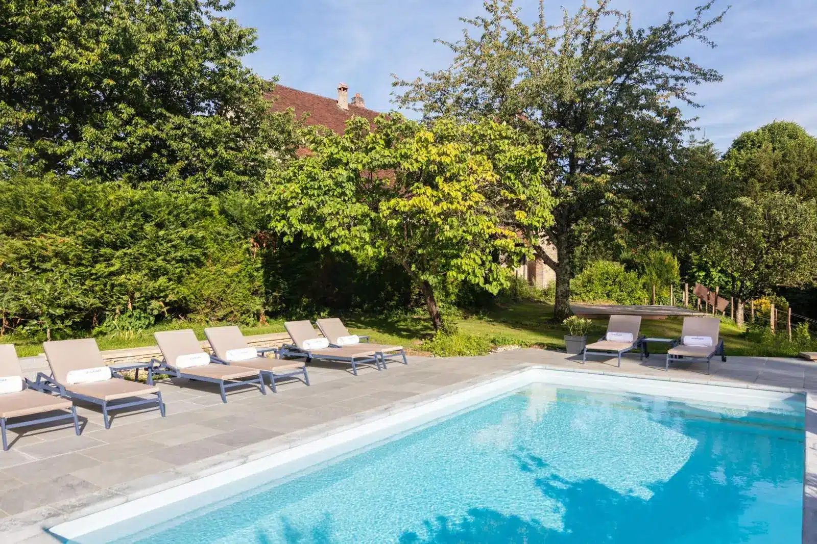 Piscine de l'hôtel de luxe Clos Alice à Arbois (Jura)