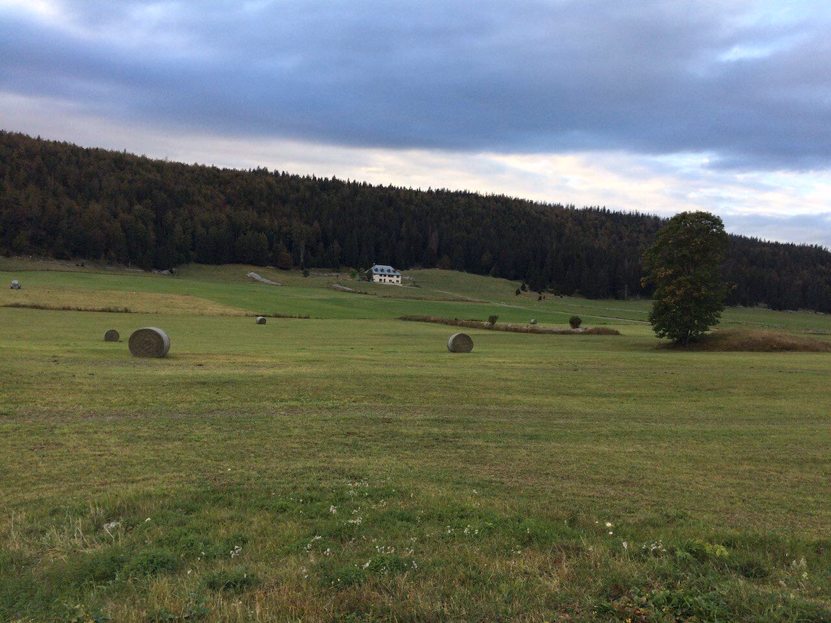 une grande maison pour un evjf ou evg dans le Jura